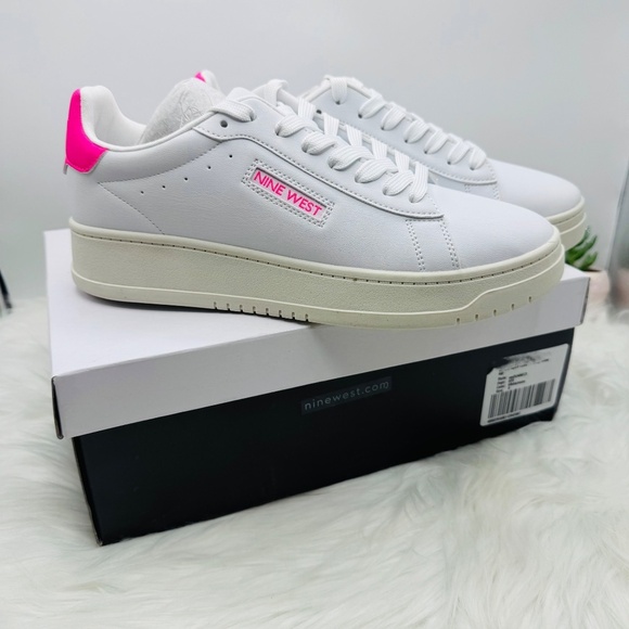 Women's Dunnit Lace-Up Round Toe Casual Sneakers - Picture 6 of 8